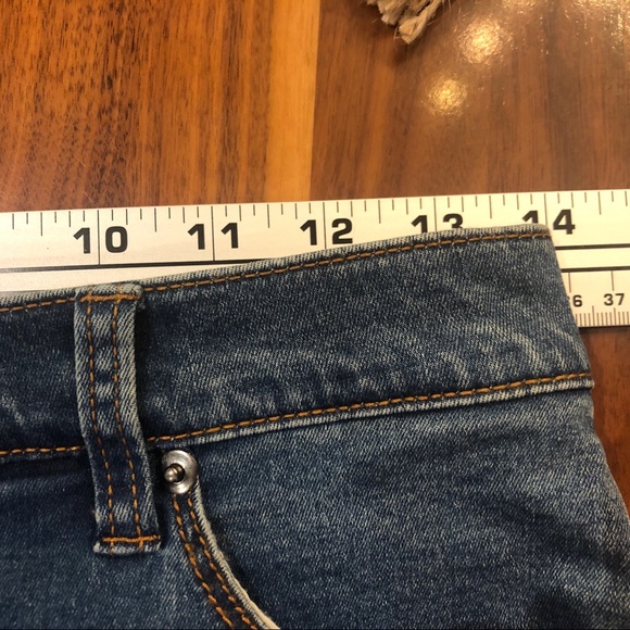 NWT BDG Denim Jeans Mini Skirt Sz 4 Frayed Belted - Picture 14 of 14